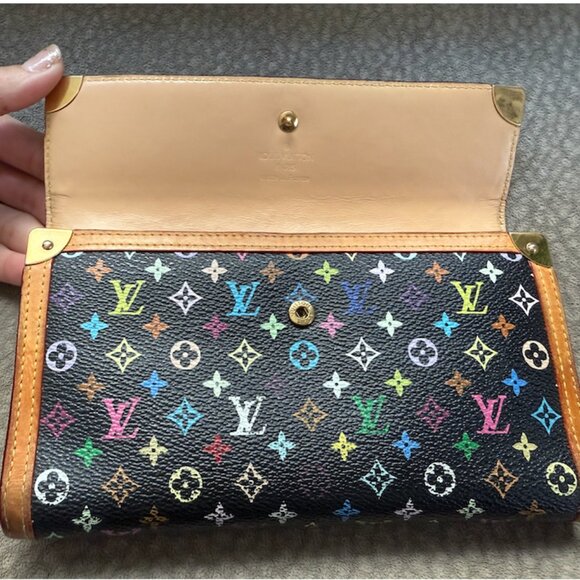 [SOLD] Authentic LOUIS VUITTON Monogram Porte Tresor International Wallet - Picture 4 of 17